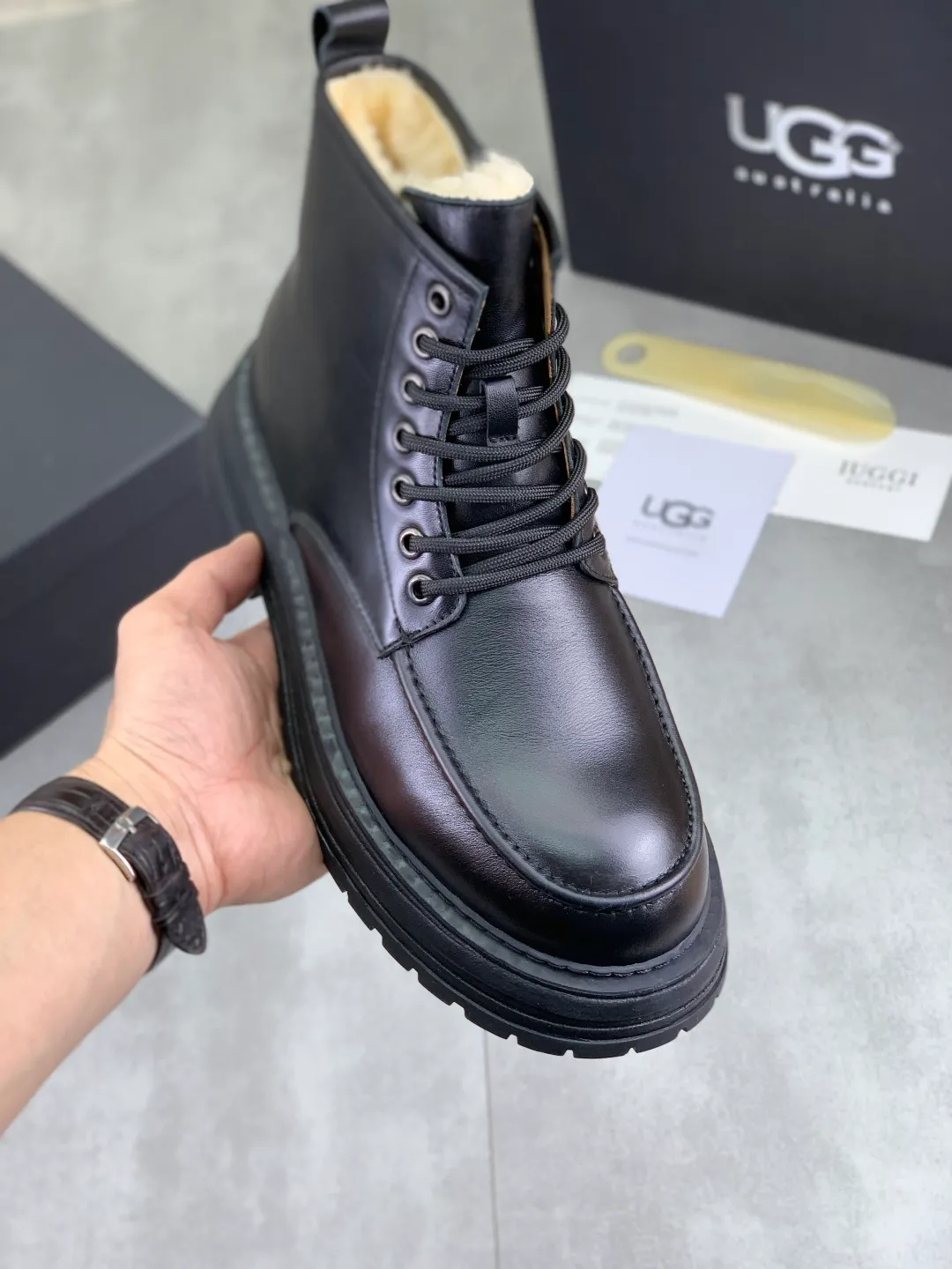 Men's men's shoes 💰P660 New arrival 🆕🆕🆕 IUGGI Men's British retro Martin boots Winter new men's outdoor hiking boots First layer of cowhide on the outside and wool on the inside Comfortable and warm Rubber sole sole Non-slip and firm Trendy and fashionable Casual and versatile Size: 38-44 (45 customized) Color: three colors